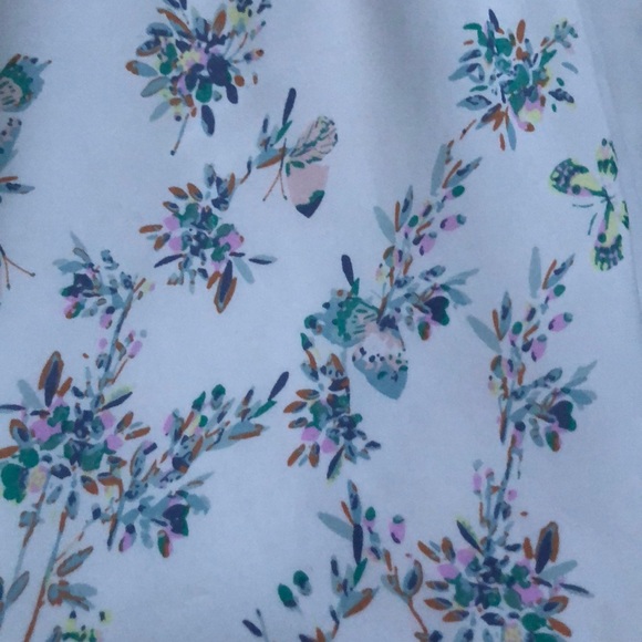 Beautiful Lauren Conrad blouse - Picture 2 of 5